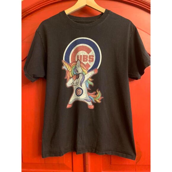 Cubs Baseball Adult Medium Dabbing Rainbow Unicorn Shirt Tee Top Black Hanes EUC - Picture 1 of 3
